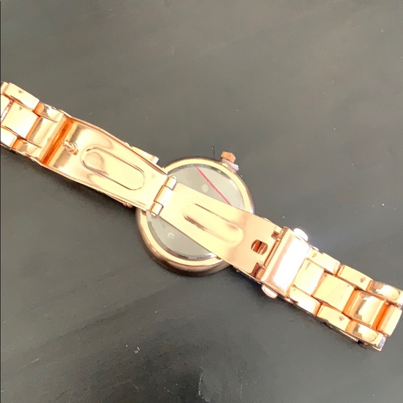 New/never Worn Ellen Tracy Rose Gold Watch - Picture 3 of 6
